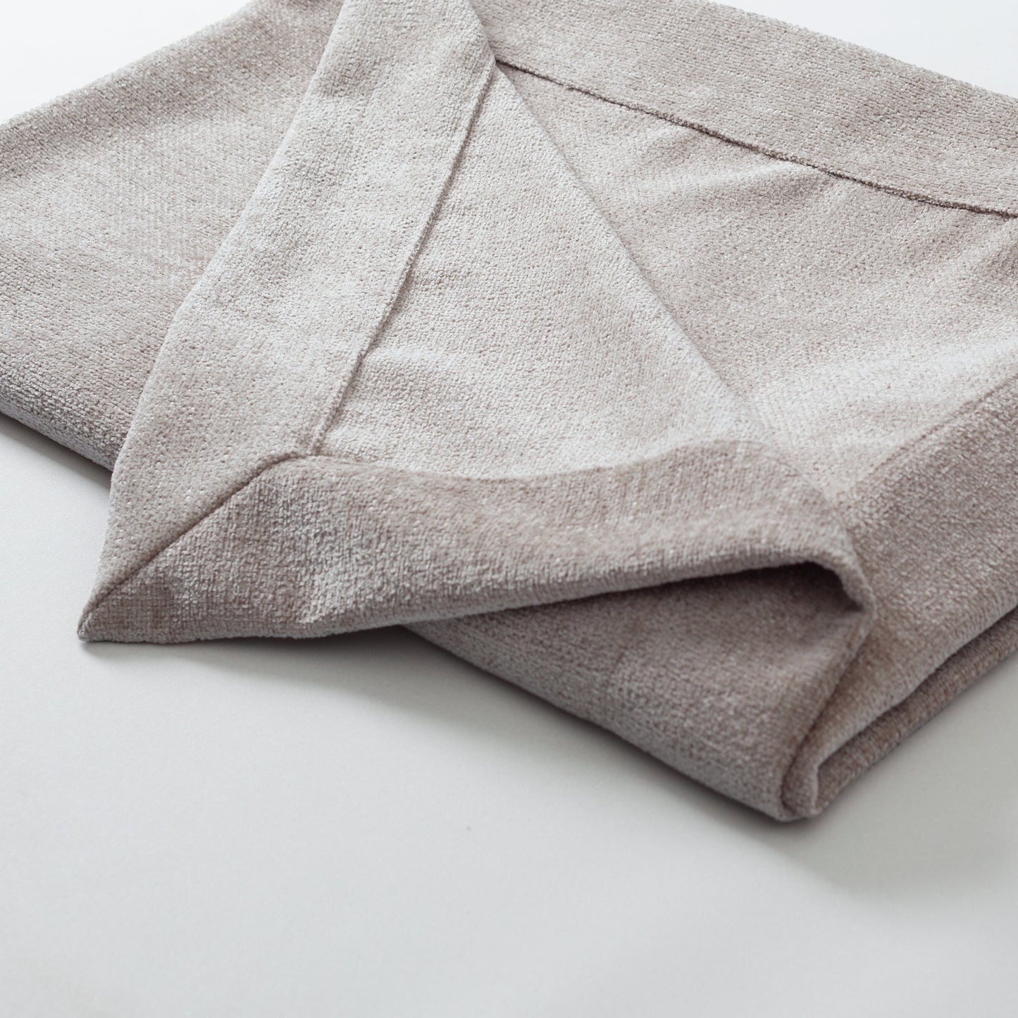 Borla & Belt | Set of 3 | Light Beige Bed Runner & Pillow Covers Set