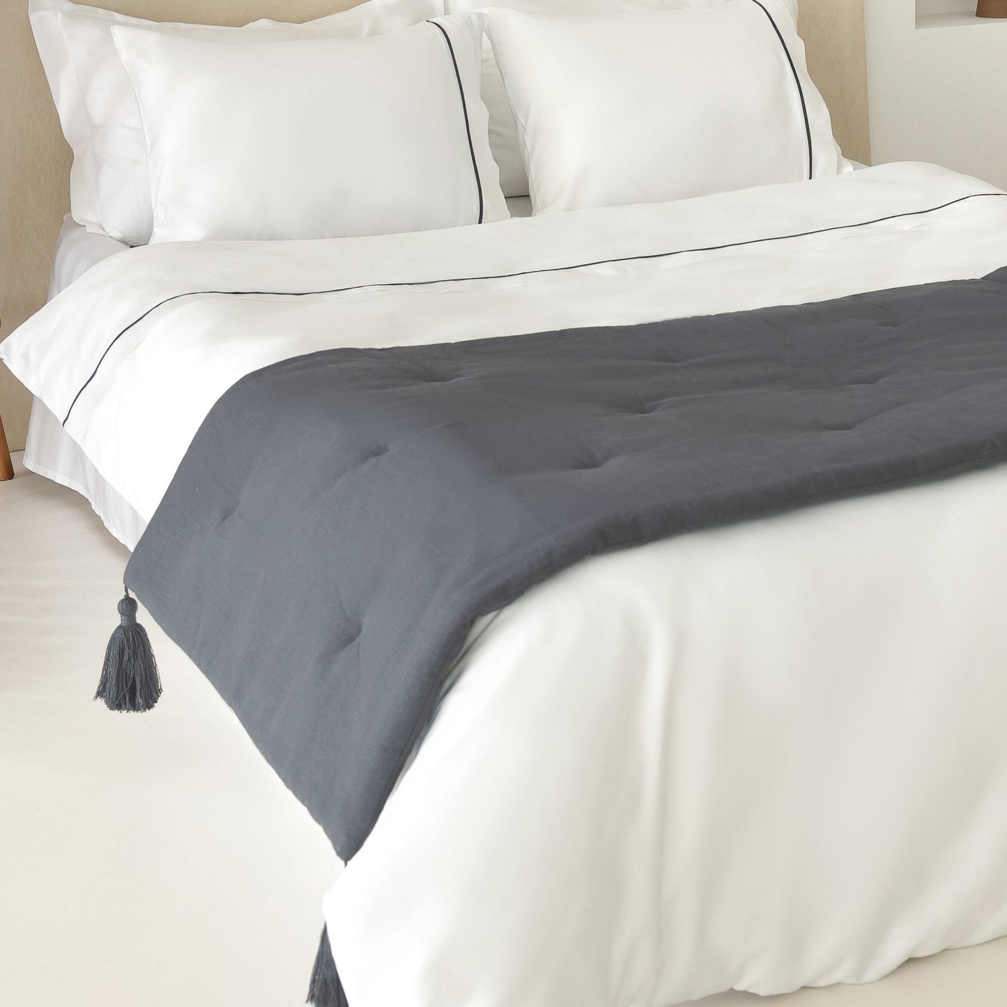 Loom Bed Runner | Dark Gray Neutral Linen Blend