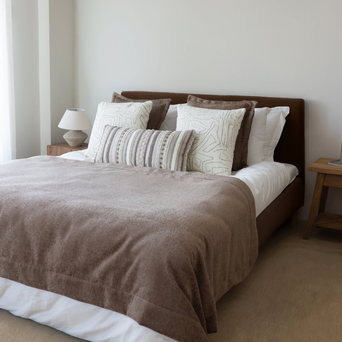 Borla & Amorf | Set of 5 | Light Brown Bed Runner & Pillow Covers Set