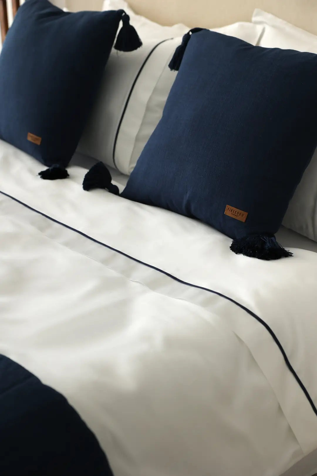 Loom Bed Runner & Pillow Covers | Set of 3 | Navy Blue Linen Blend Bedset