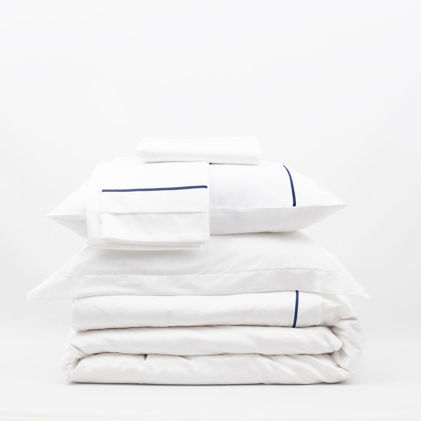 Lusso Duvet Cover Set & Loom Bed Runner & Pillow Covers | Set of 4 | Navy Blue