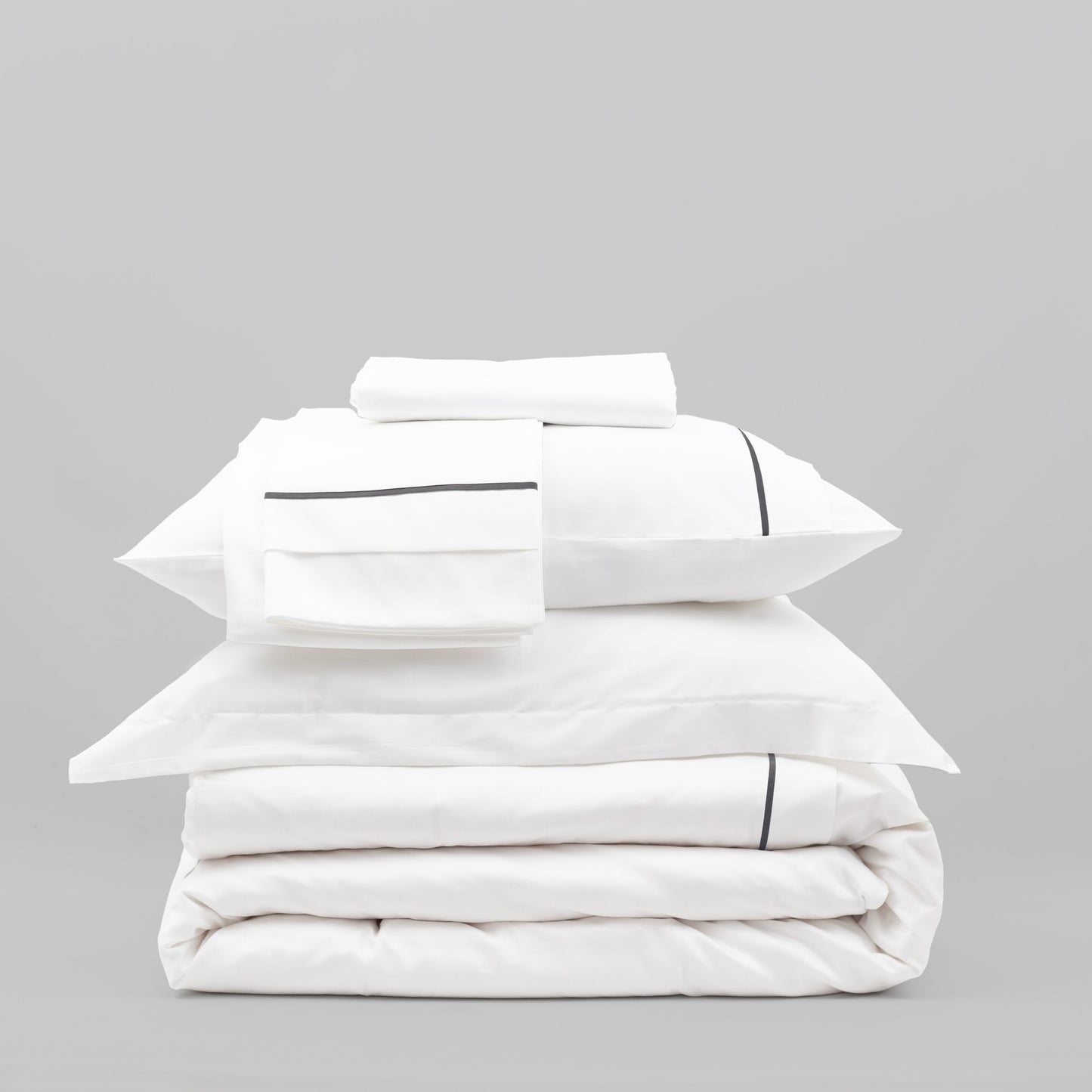 Lusso | 100% Cotton Sateen Dark Gray Pipping Queen Size White Duvet Cover Set