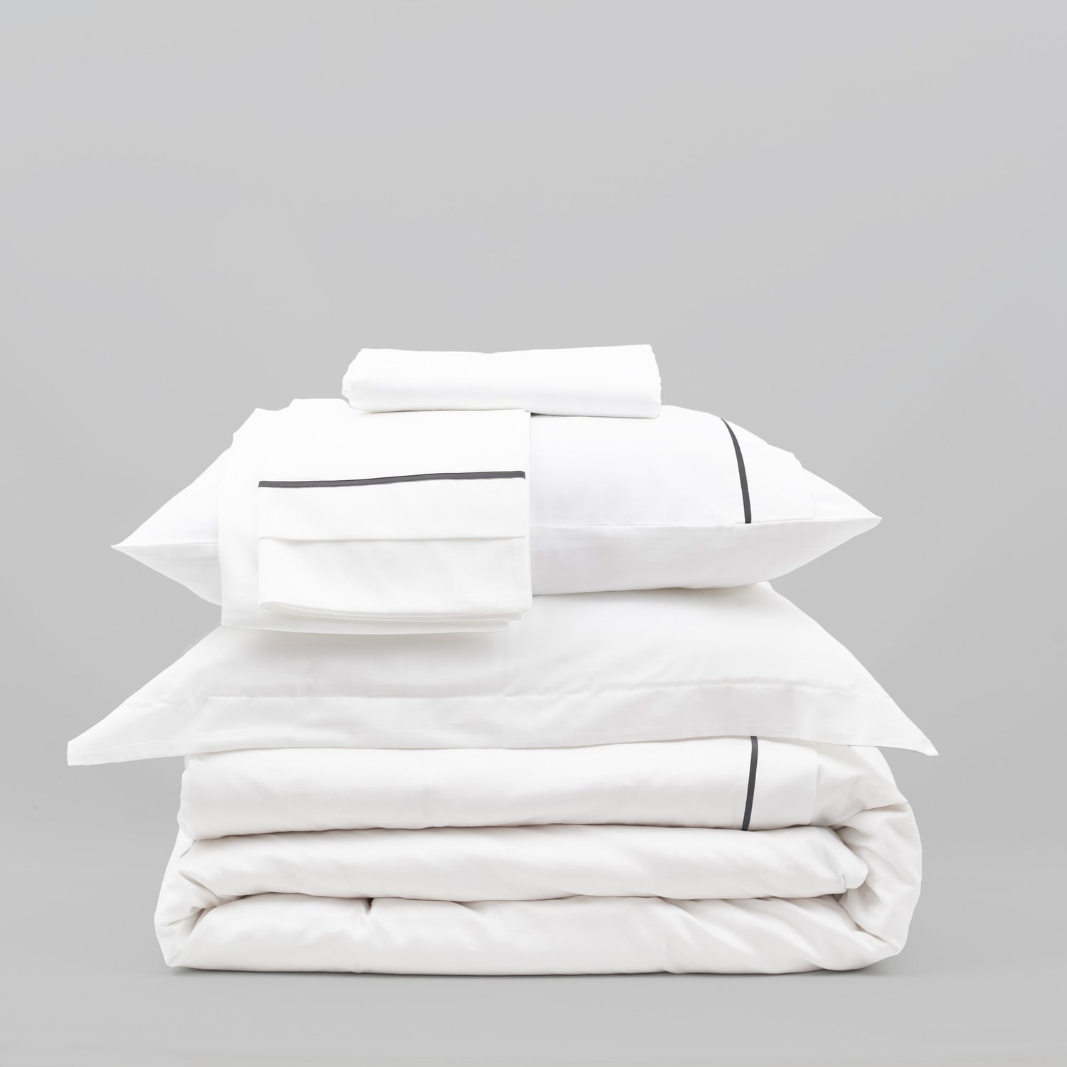 Lusso | 100% Cotton Sateen Dark Gray Pipping Queen Size White Duvet Cover Set