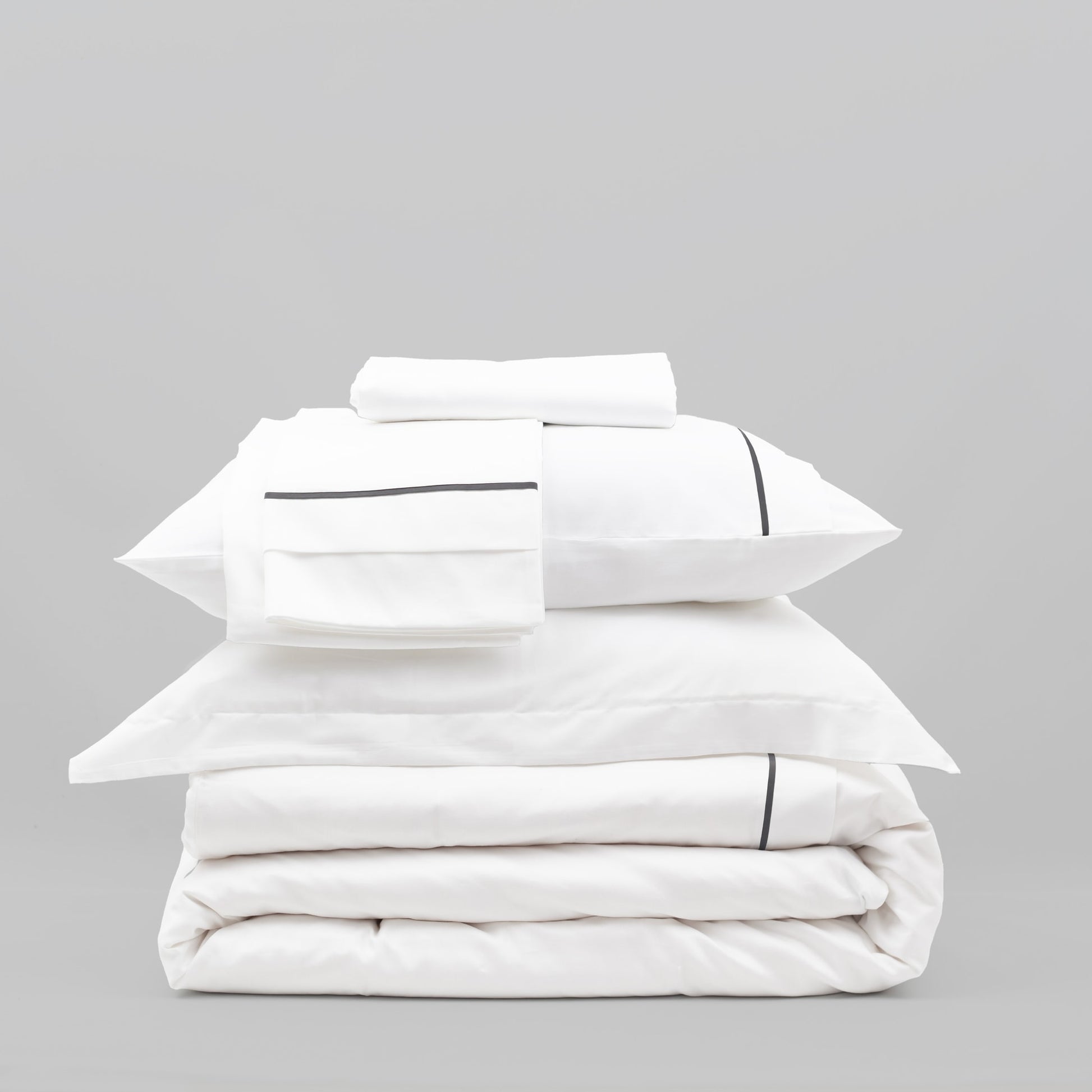 Lusso | 100% Cotton Sateen Dark Gray Pipping Queen Size White Duvet Cover Set