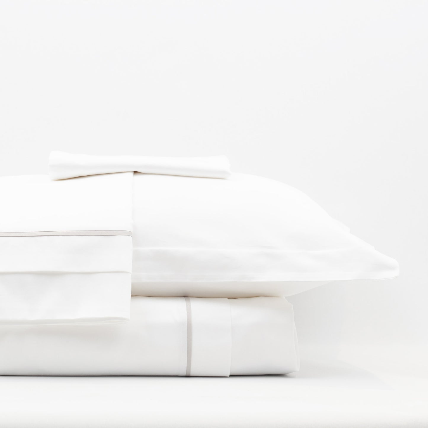 Lusso | 100% Cotton Sateen Taupe Pipping Queen Size White Duvet Cover Set