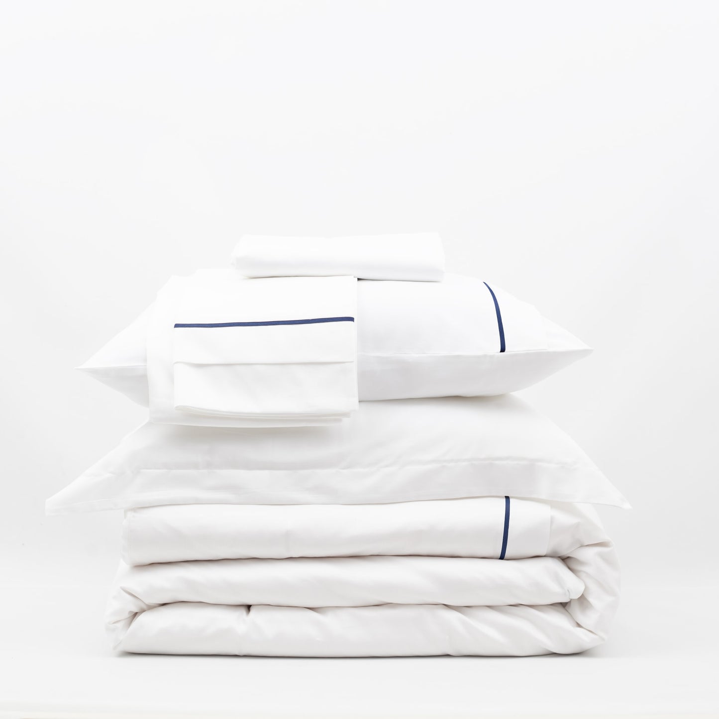 Lusso | 100% Cotton Sateen Navy Blue Pipping Queen Size White Duvet Cover Set