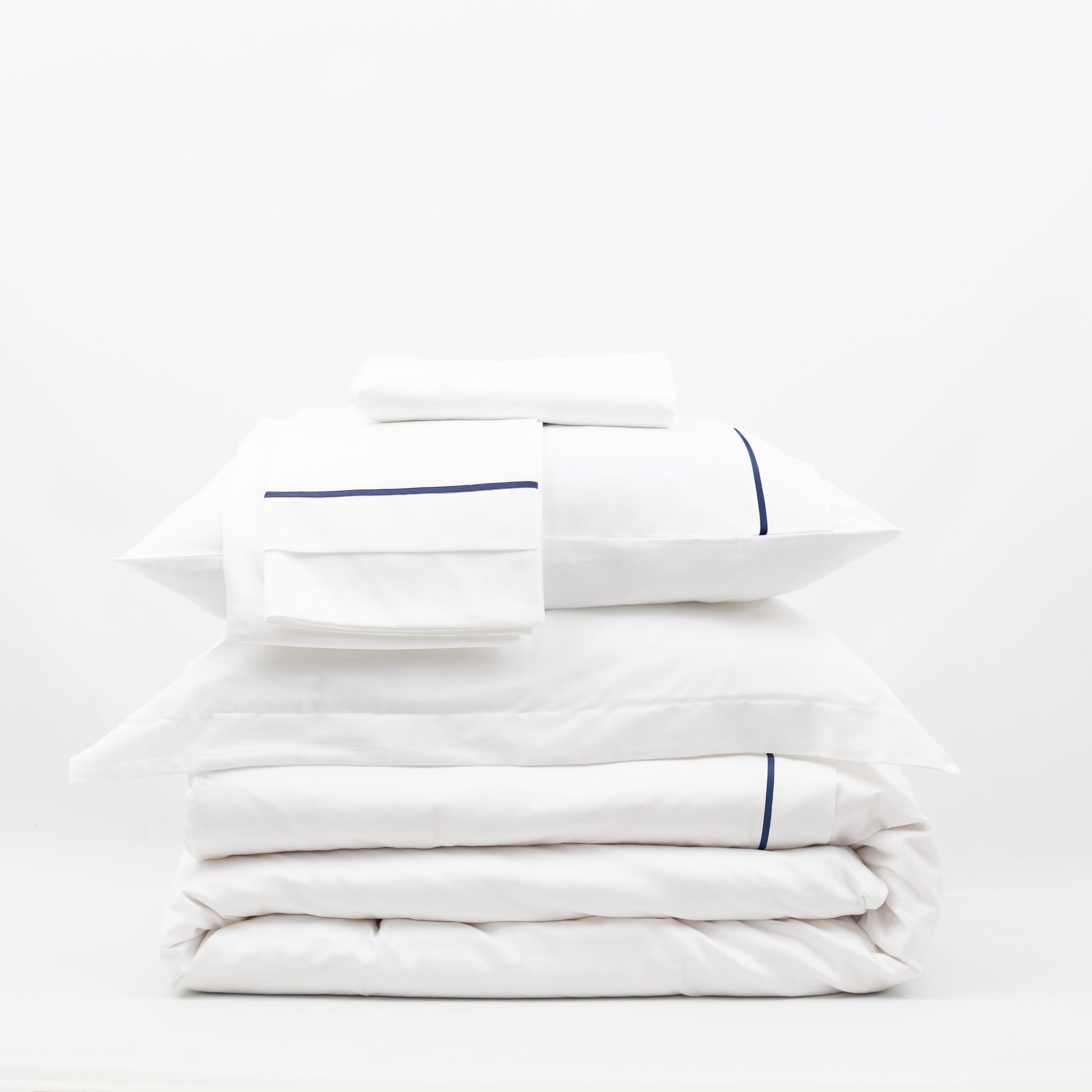 Lusso | 100% Cotton Sateen Navy Blue Pipping Queen Size White Duvet Cover Set