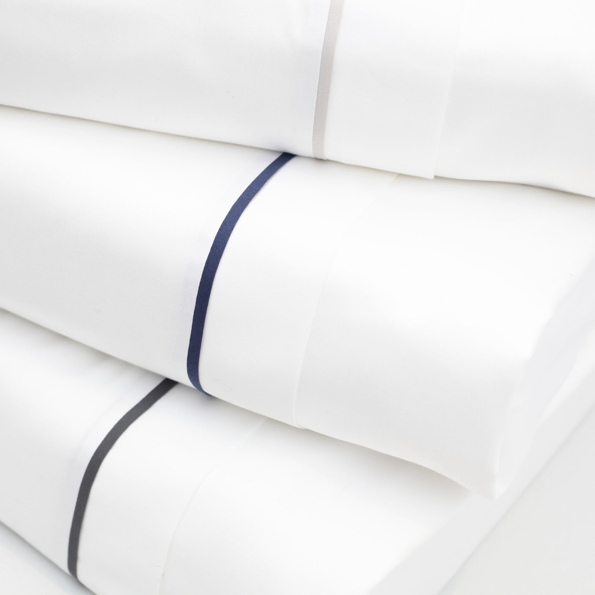 Lusso | 100% Cotton Sateen Taupe Pipping Queen Size White Duvet Cover Set