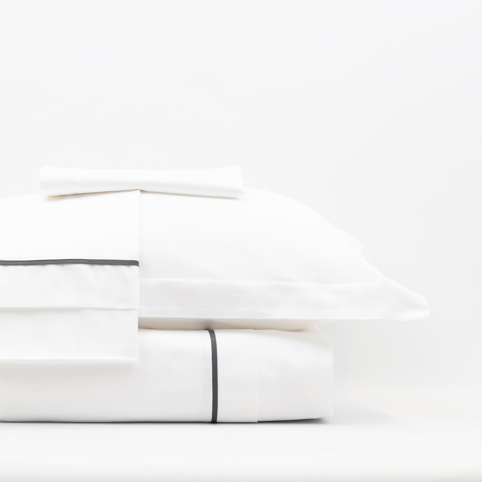 Lusso | 100% Cotton Sateen Dark Gray Pipping Queen Size White Duvet Cover Set