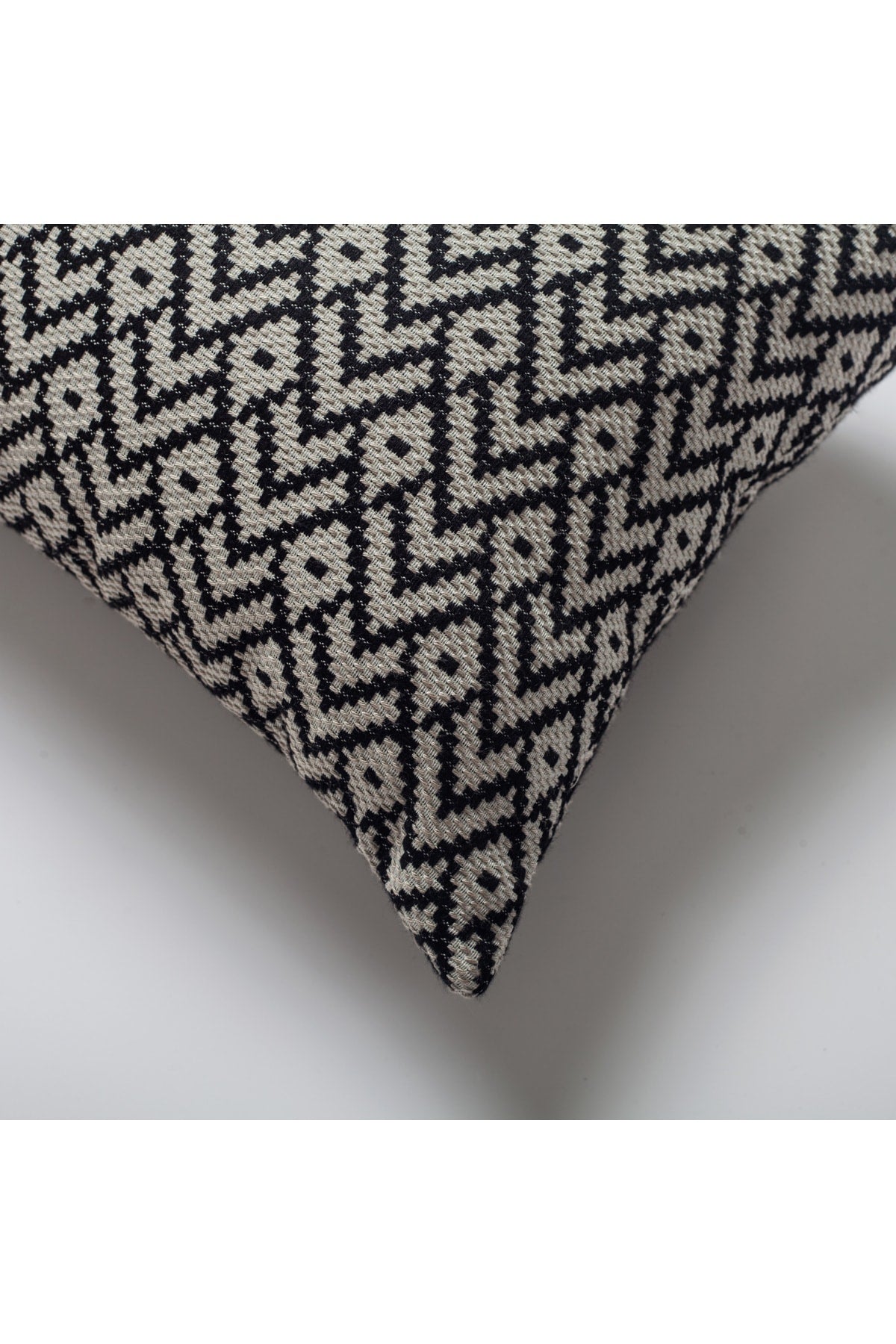 Gusto | Black Modern Small-Scale Patterned Lumbar 12''x20'' Throw Pillow Cover