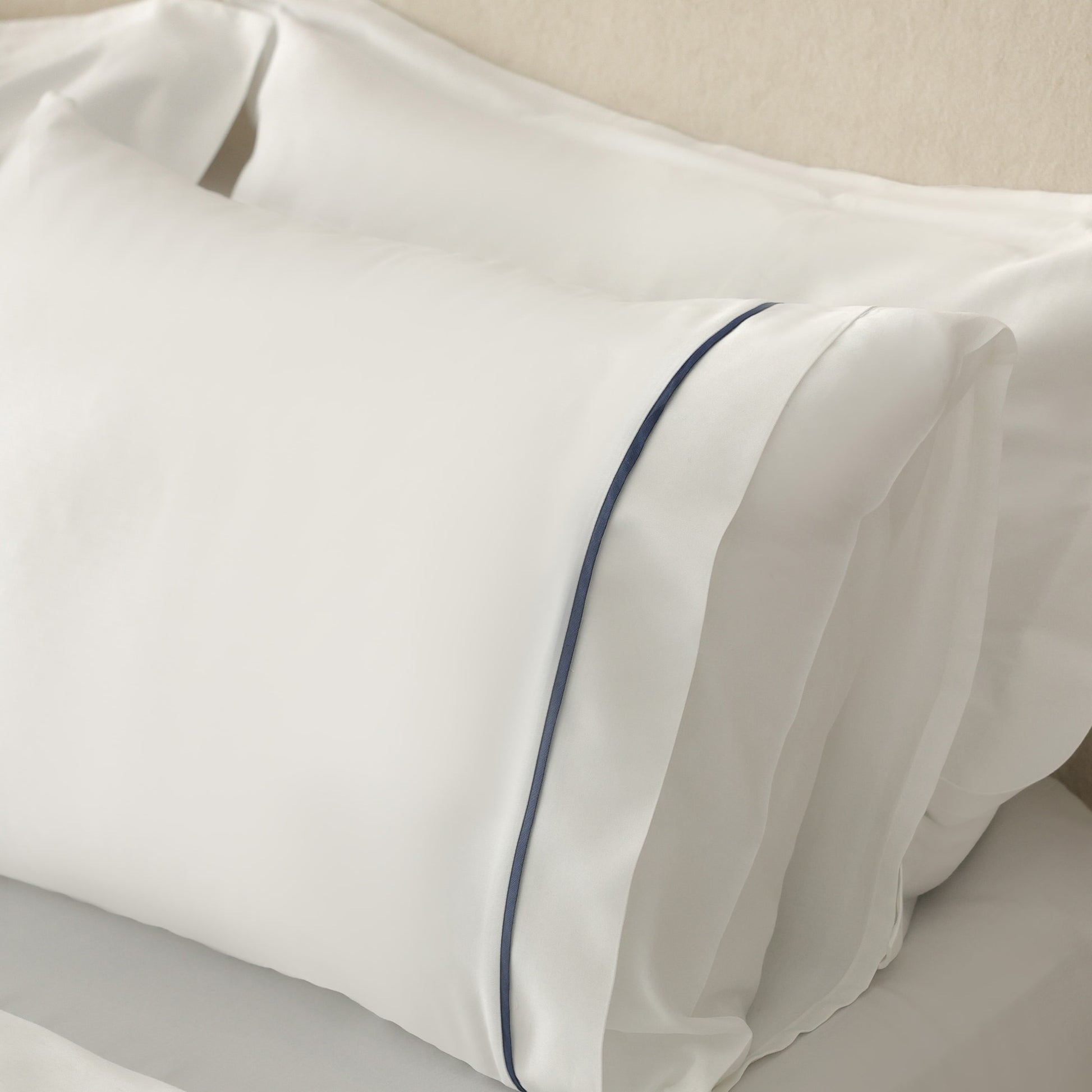 Lusso | 100% Cotton Sateen Navy Blue Pipping Queen Size White Duvet Cover Set