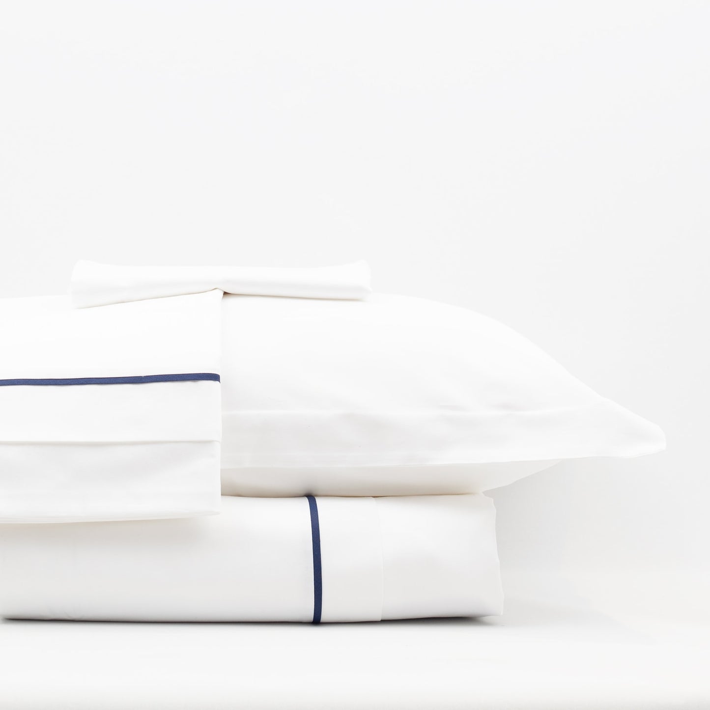 Lusso | 100% Cotton Sateen Navy Blue Pipping Queen Size White Duvet Cover Set