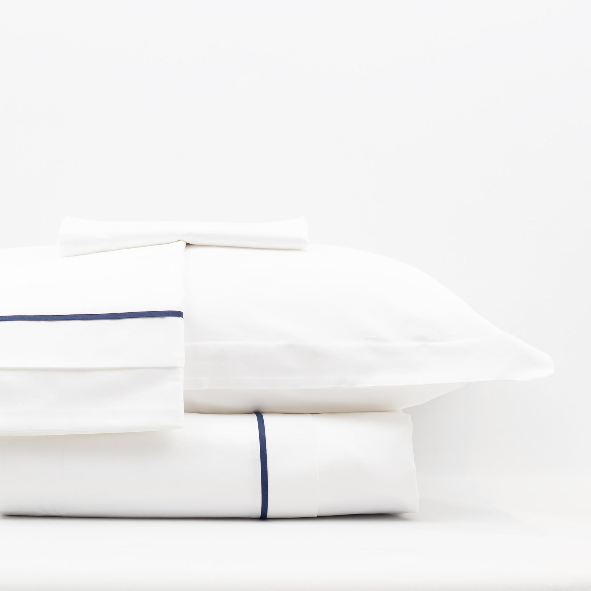 Lusso | 100% Cotton Sateen Navy Blue Pipping Queen Size White Duvet Cover Set